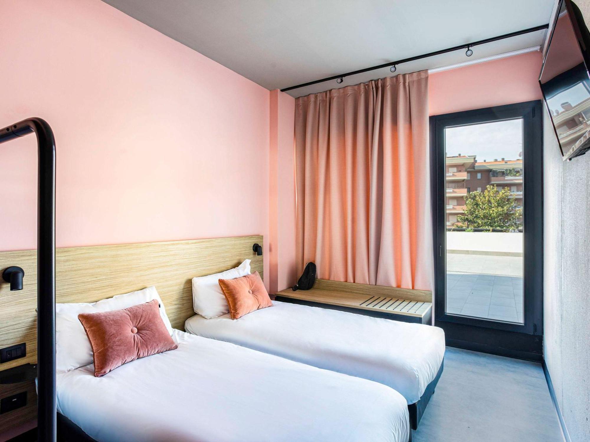 Отель Ibis Styles Roma Aurelia Экстерьер фото